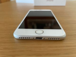 iPhone 7 IMPECABLE con cargador y auriculares