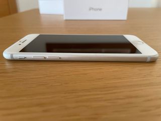 iPhone 7 IMPECABLE con cargador y auriculares