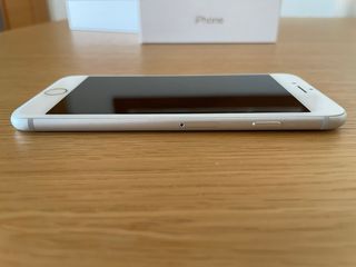 iPhone 7 IMPECABLE con cargador y auriculares