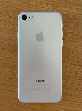 iPhone 7 IMPECABLE con cargador y auriculares