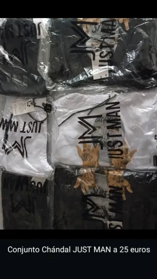 Chándal Negro con Diseño Gráfico