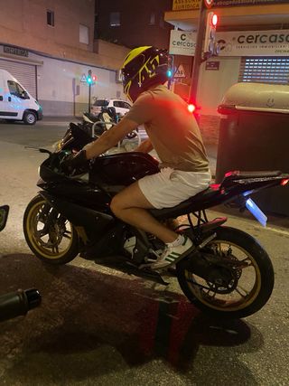 Yamaha YZF 125R Negra y Dorada