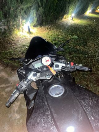 Yamaha YZF 125R Negra y Dorada