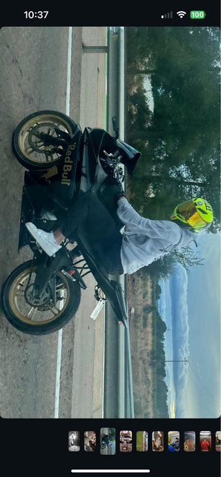 Yamaha YZF 125R Negra y Dorada