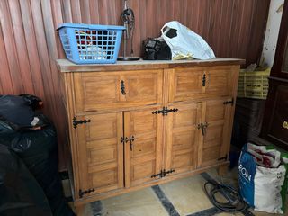 Antiguo mueble de madera para tocadiscos