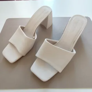 Sandalias Stradivarius blancas
