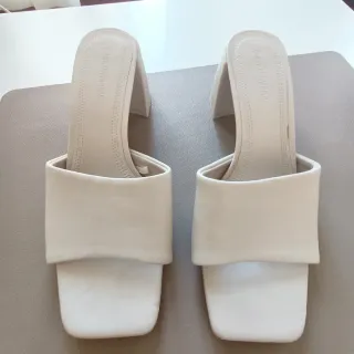 Sandalias Stradivarius blancas