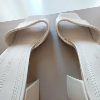 Sandalias Stradivarius blancas