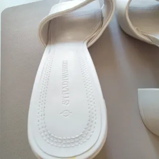 Sandalias Stradivarius blancas