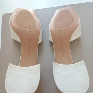 Sandalias Stradivarius blancas