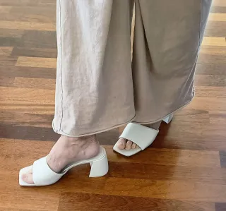 Sandalias Stradivarius blancas
