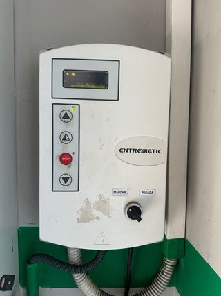 Vendo puerta automática de acceso a nave