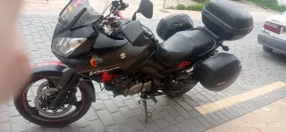 Suzuki DL 650 V Strom Adventure Negra