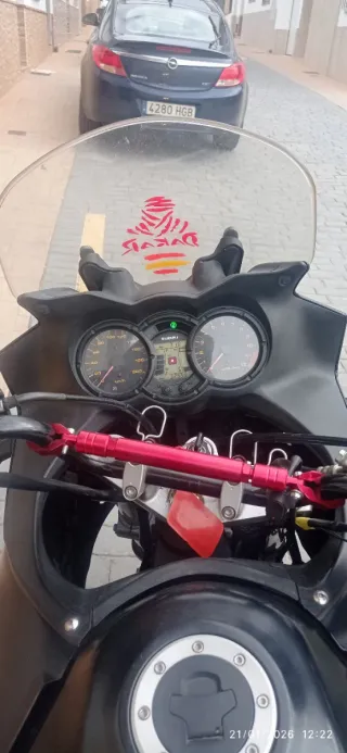 Suzuki DL 650 V Strom Adventure Negra