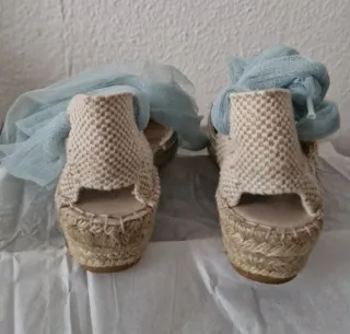 Alpargatas de comunión niña verde agua.