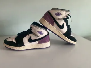 Air Jordan 1 Mid SE (GS) Negro/Morado
