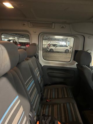 Volkswagen Caddy 2012