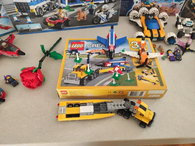 Pack 11 LEGO + 11 personajes+  2 regalos