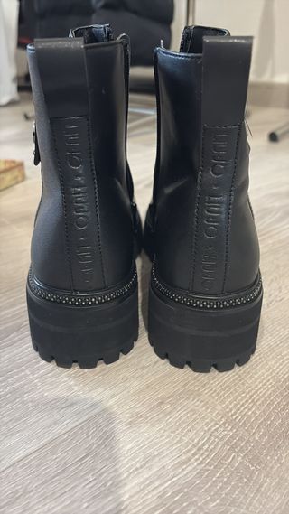 Stivaletti donna suola carrarmato neri