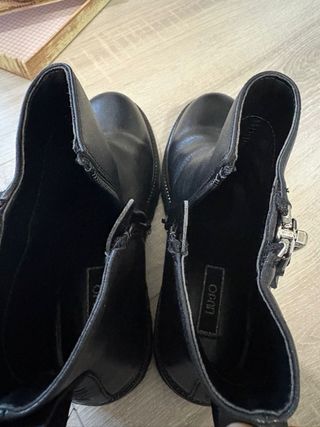 Stivaletti donna suola carrarmato neri