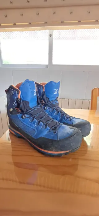 Talla 43. Botas de Alpinismo Azules