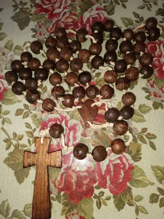 Rosario grande de madera con cruz
