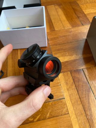 RED DOT T1 AIRSOFT CON ELEVADOR