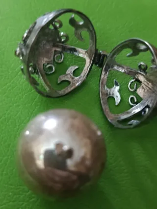 Llamador de ángeles o relicario antiguo