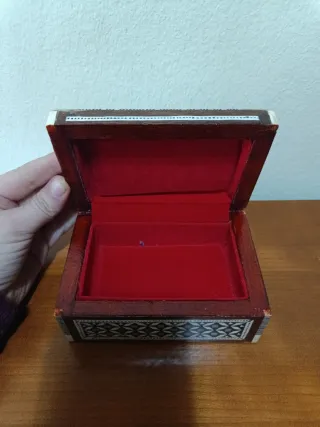 Cassettini per gioielli in legno con mosaici di madreperla