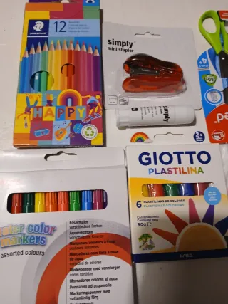 Material escolar variado