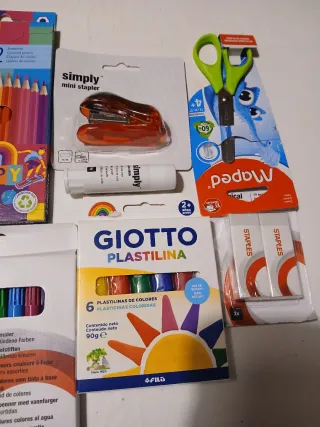 Material escolar variado