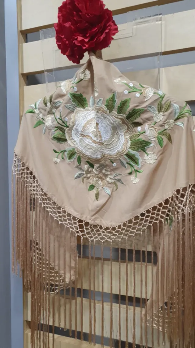 Mantón Flamenca Bordado Beige Multicolor