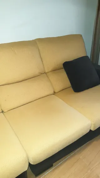 Sofá 4 plazas amarillo y chocolate