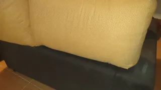 Sofá 4 plazas amarillo y chocolate