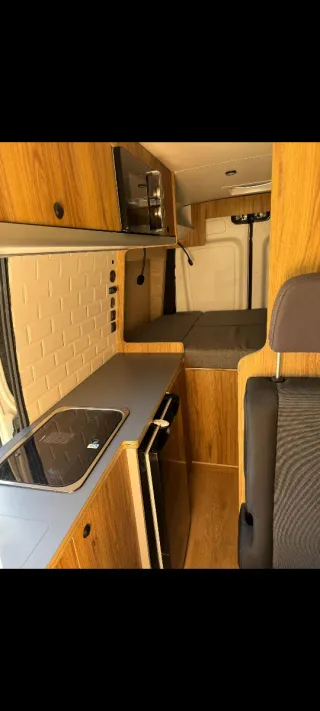 Fuegoneta camperizada Iveco Daily 2023