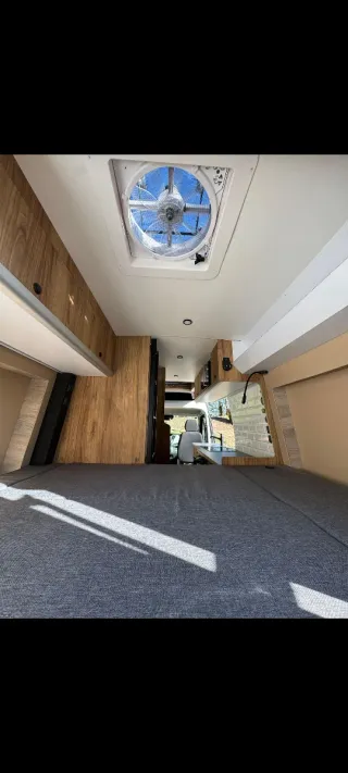 Fuegoneta camperizada Iveco Daily 2023