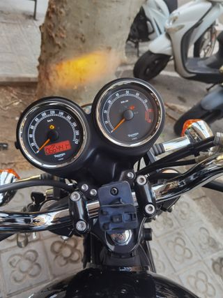 Triumph Bonneville T100 Negra