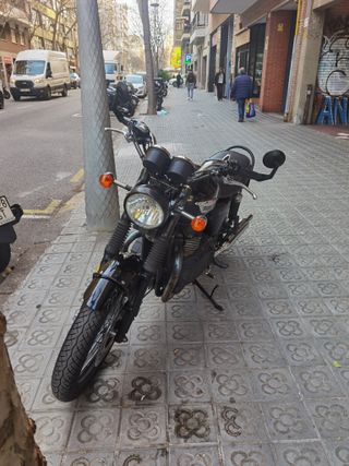 Triumph Bonneville T100 Negra
