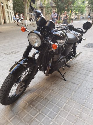 Triumph Bonneville T100 Negra