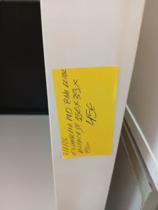 Estantería modular blanca y madera