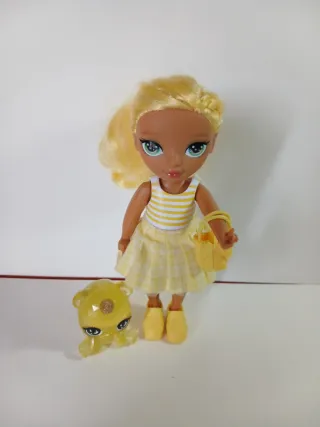 Muñeca Rainbow High pequeña con accesorios