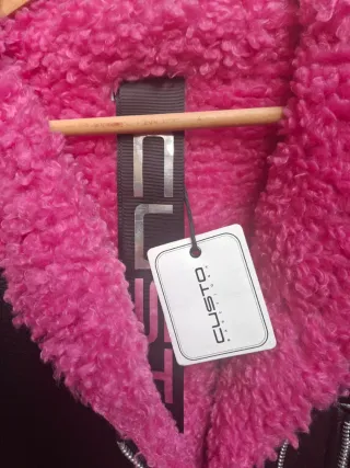 Cazadora Custo Negra y Rosa