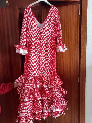 Traje de flamenca rojo y blanco