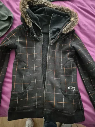 Chaqueta Roxy Talla M con Capucha y Pelo