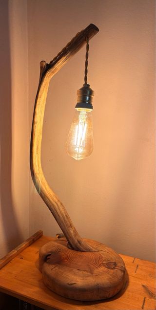 Lámpara artesanal madera reciclada