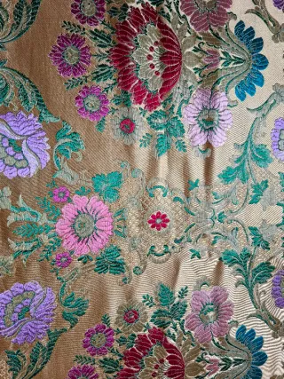 Tela seda bordada 61x70 cm