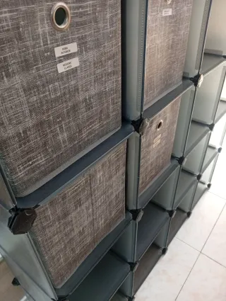 Estantería modular de plástico