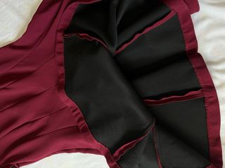 Vestido corto burdeos Zara de manga corta