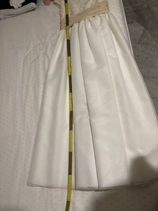 Vestido de comunión beige y blanco