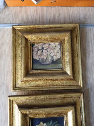 Lote 2 quadri a olio con fiori dorati